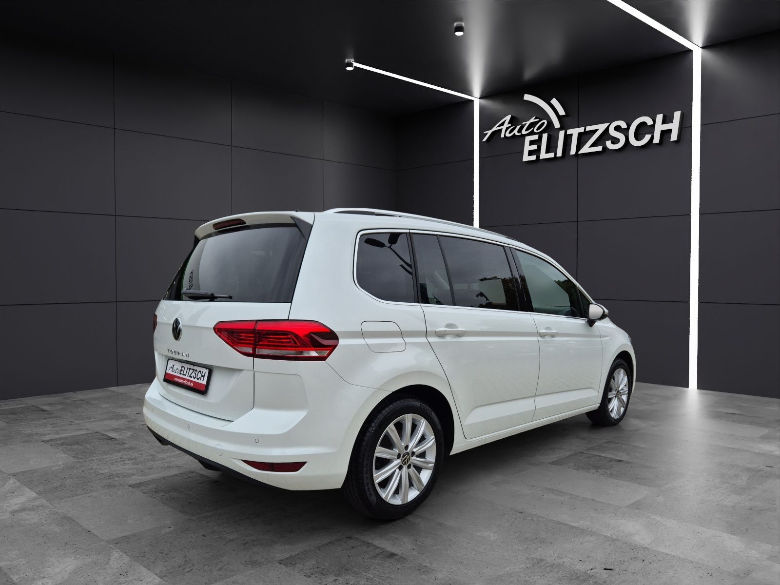 Fahrzeugabbildung Volkswagen Touran TDI Highline DSG 7-Si LED AHK Navi AID AC