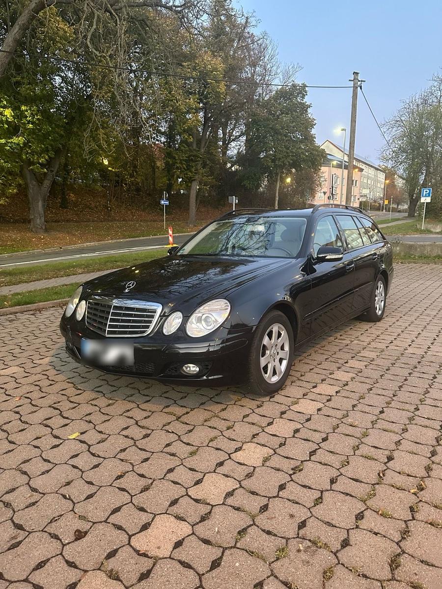 Mercedes-Benz E220 2007 — rear view
