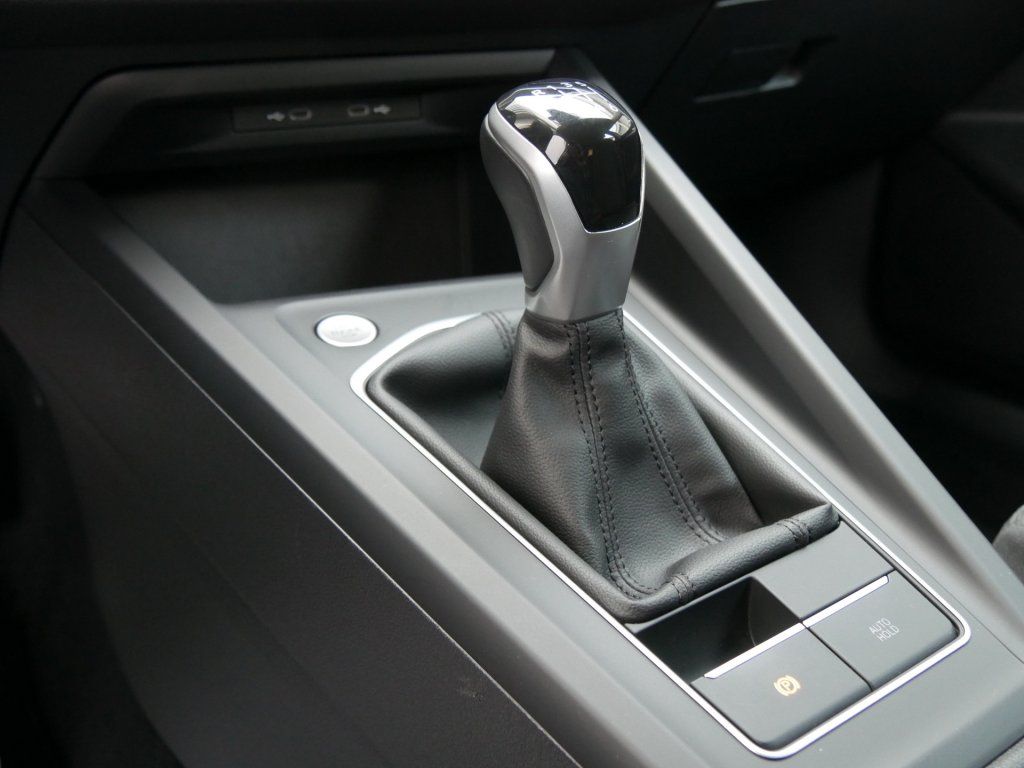 Fahrzeugabbildung Volkswagen Golf Variant 2.0 TDI Life ACC Navi SHZ AppConnec