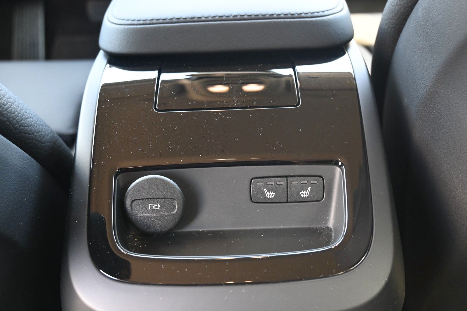 Fahrzeugabbildung Volvo V60 T6 Plus Dark AWD*AHK*Elekt.Sitze*75KM RW*