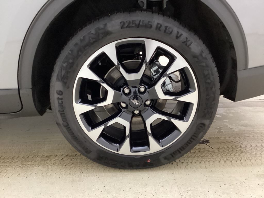 Fahrzeugabbildung Ford Kuga Plug-In Hybrid Active X HUD AHK-klappbar El