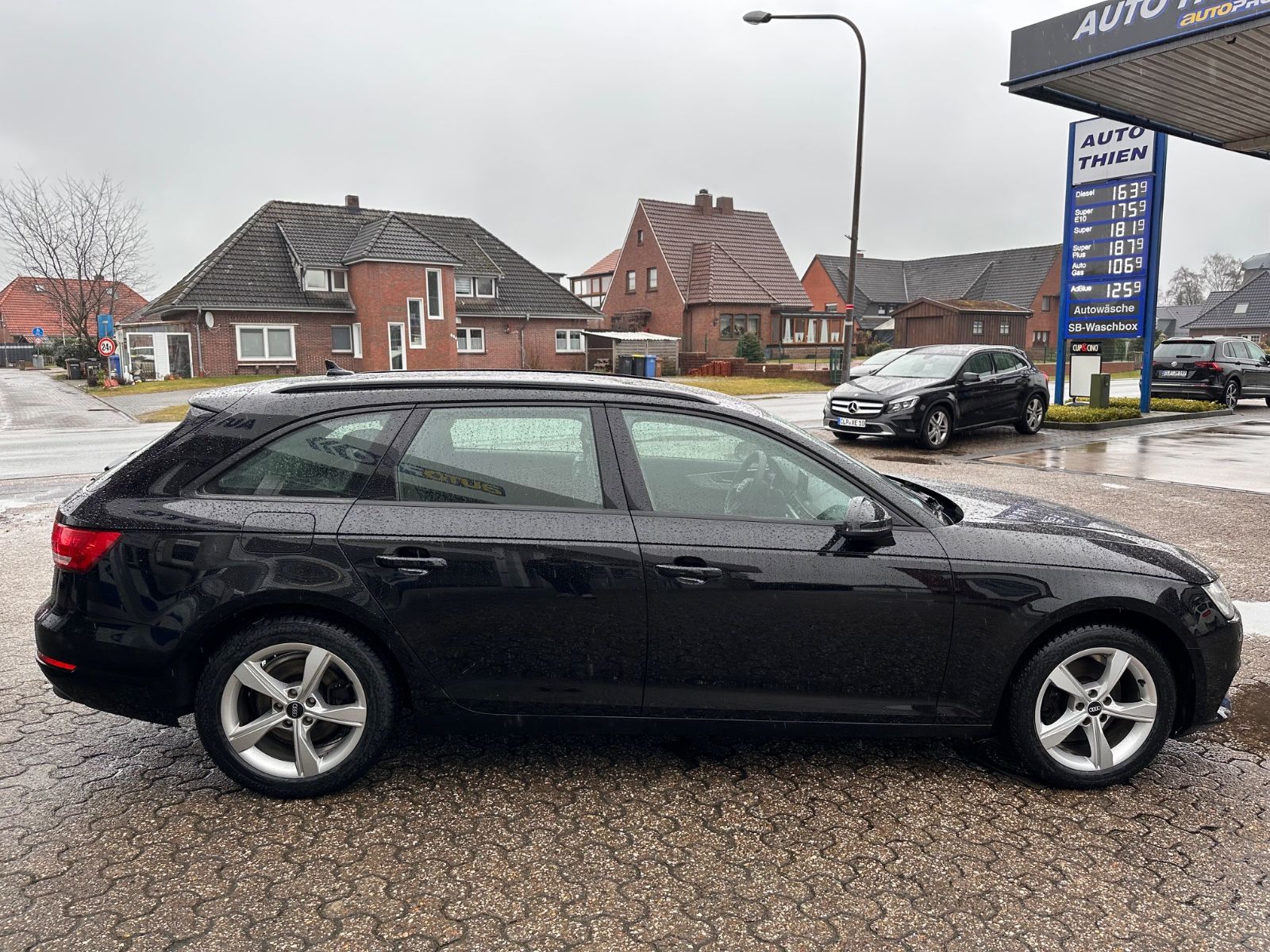 Fahrzeugabbildung Audi A4 Avant 2.0 TDI BiXenon/GRA/Navi/PDC/eHeck