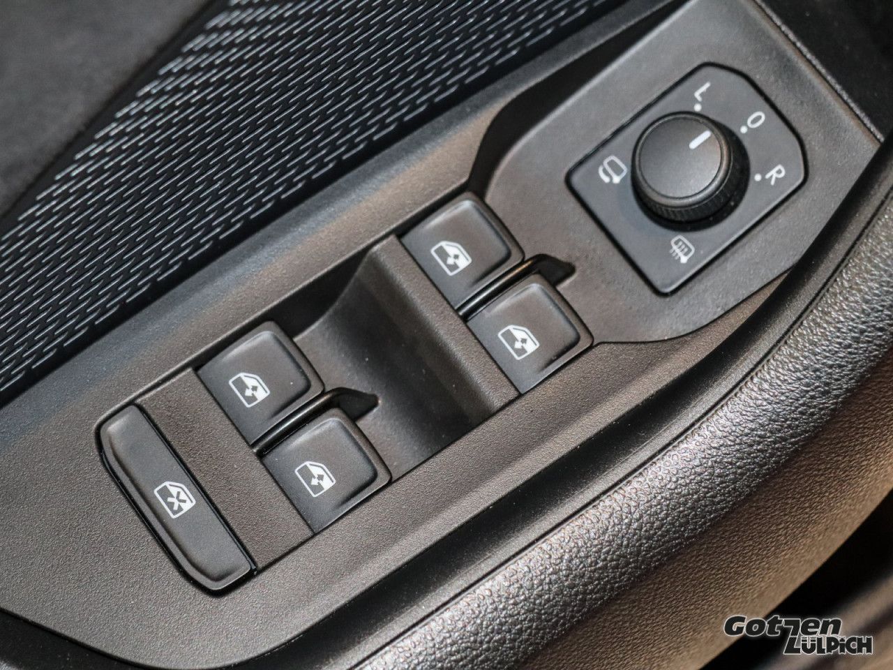 Fahrzeugabbildung SKODA Octavia Combi 2.0 TDI RS DSG Navi AHK Pano DCC