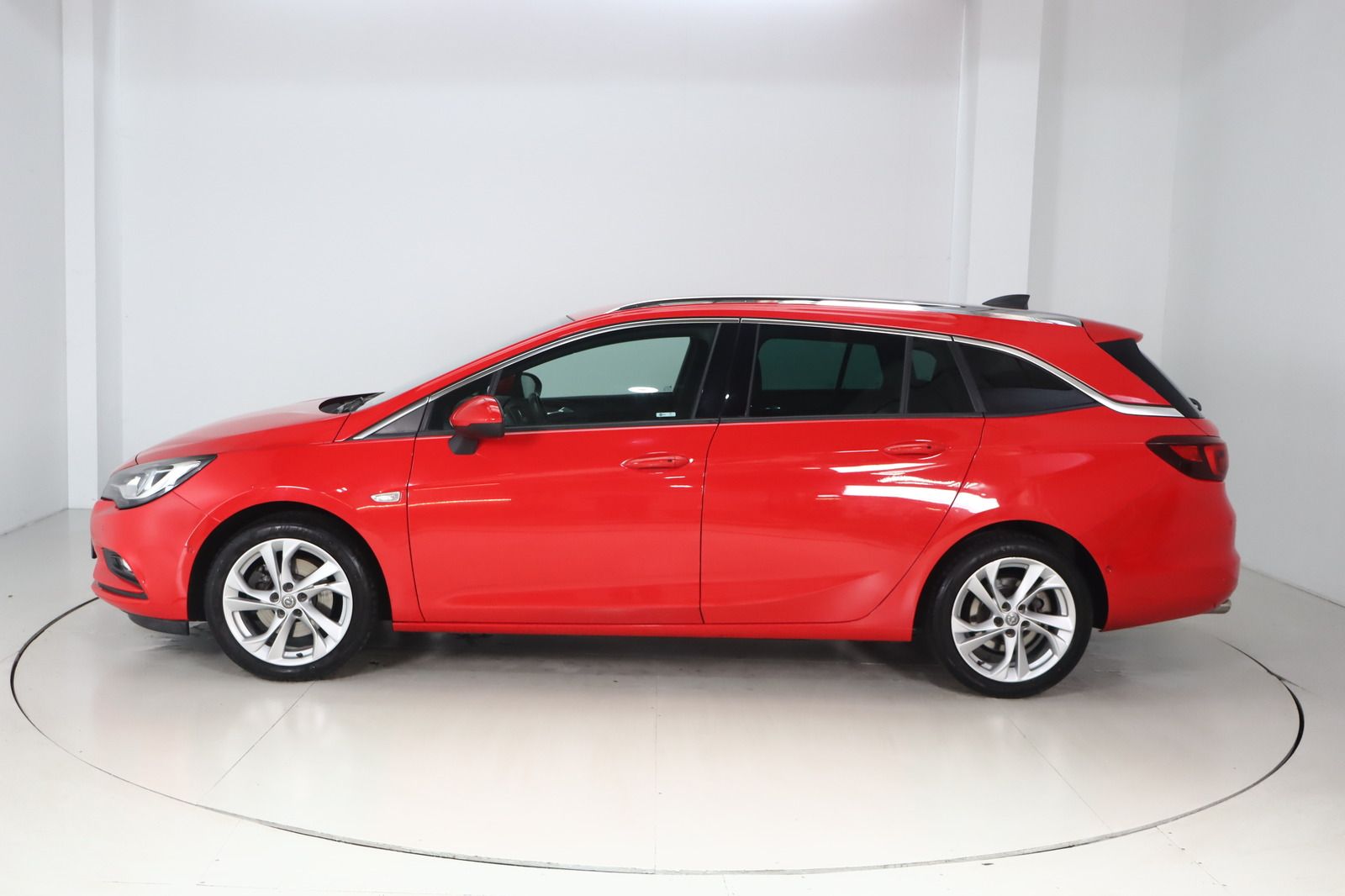 Fahrzeugabbildung Opel Astra K Sports Tourer 1.6i * LED * Navi