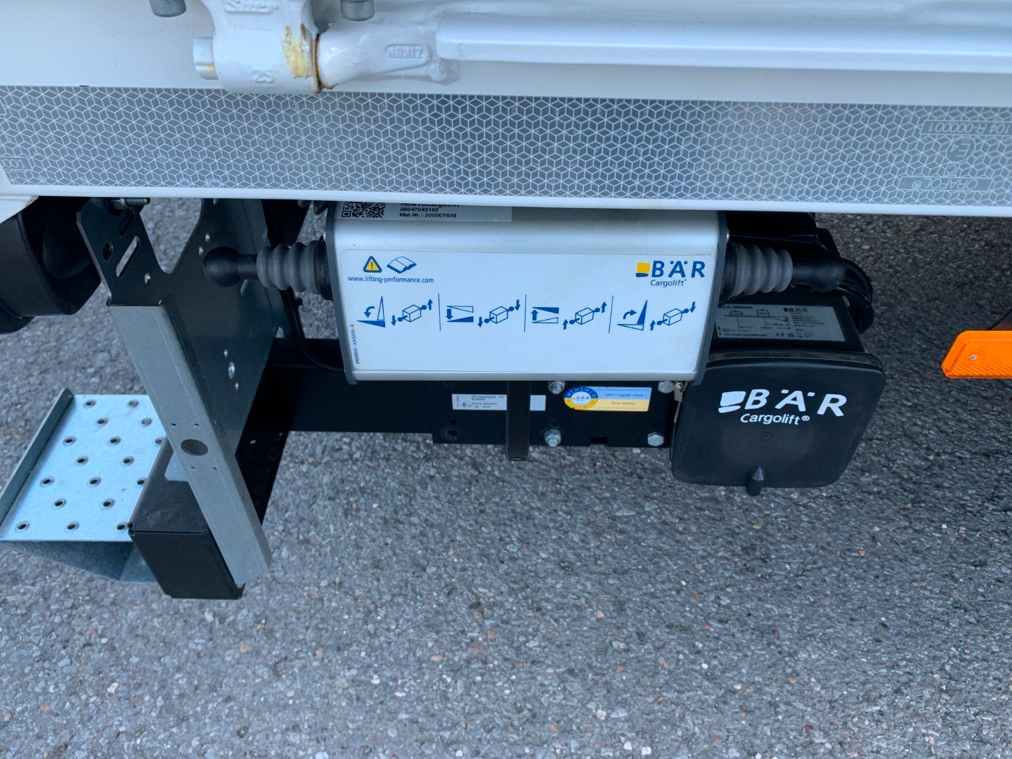Fahrzeugabbildung DAF FA XB 260 12t Swing-Board-Aufbau