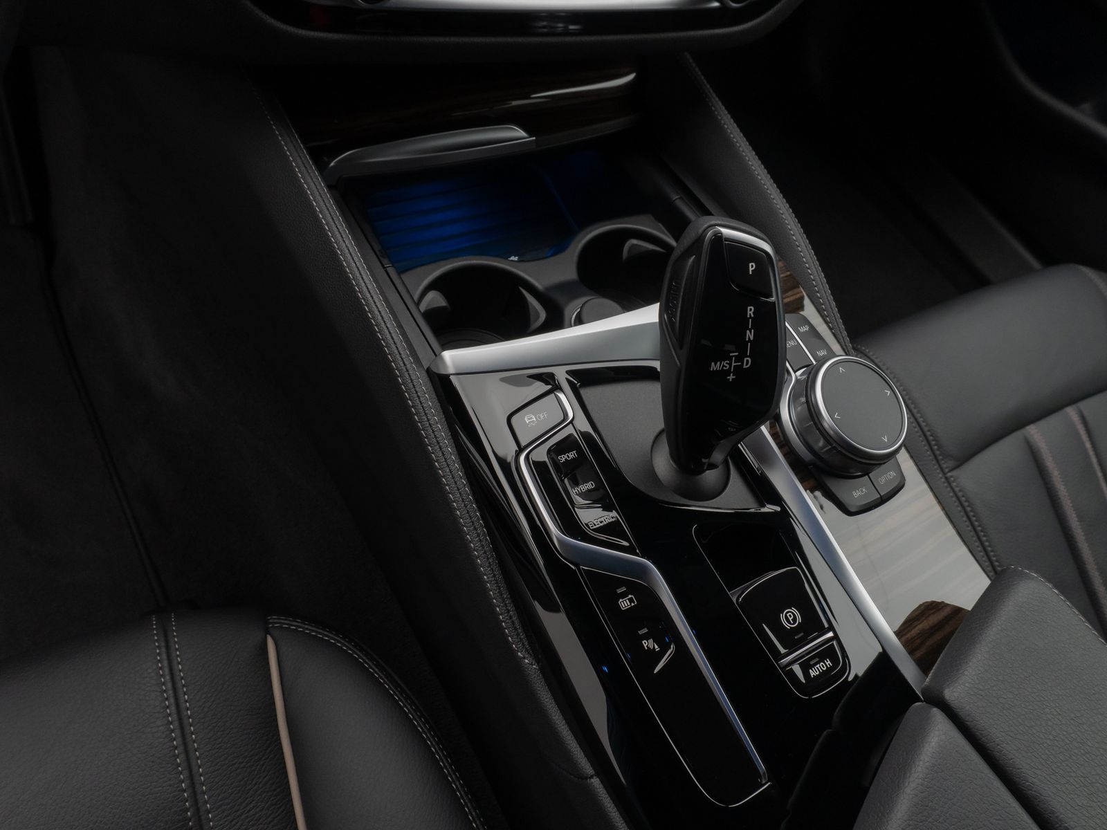 Fahrzeugabbildung BMW 530e Luxury Line Kamera DAB WLAN ACC Alarm LED