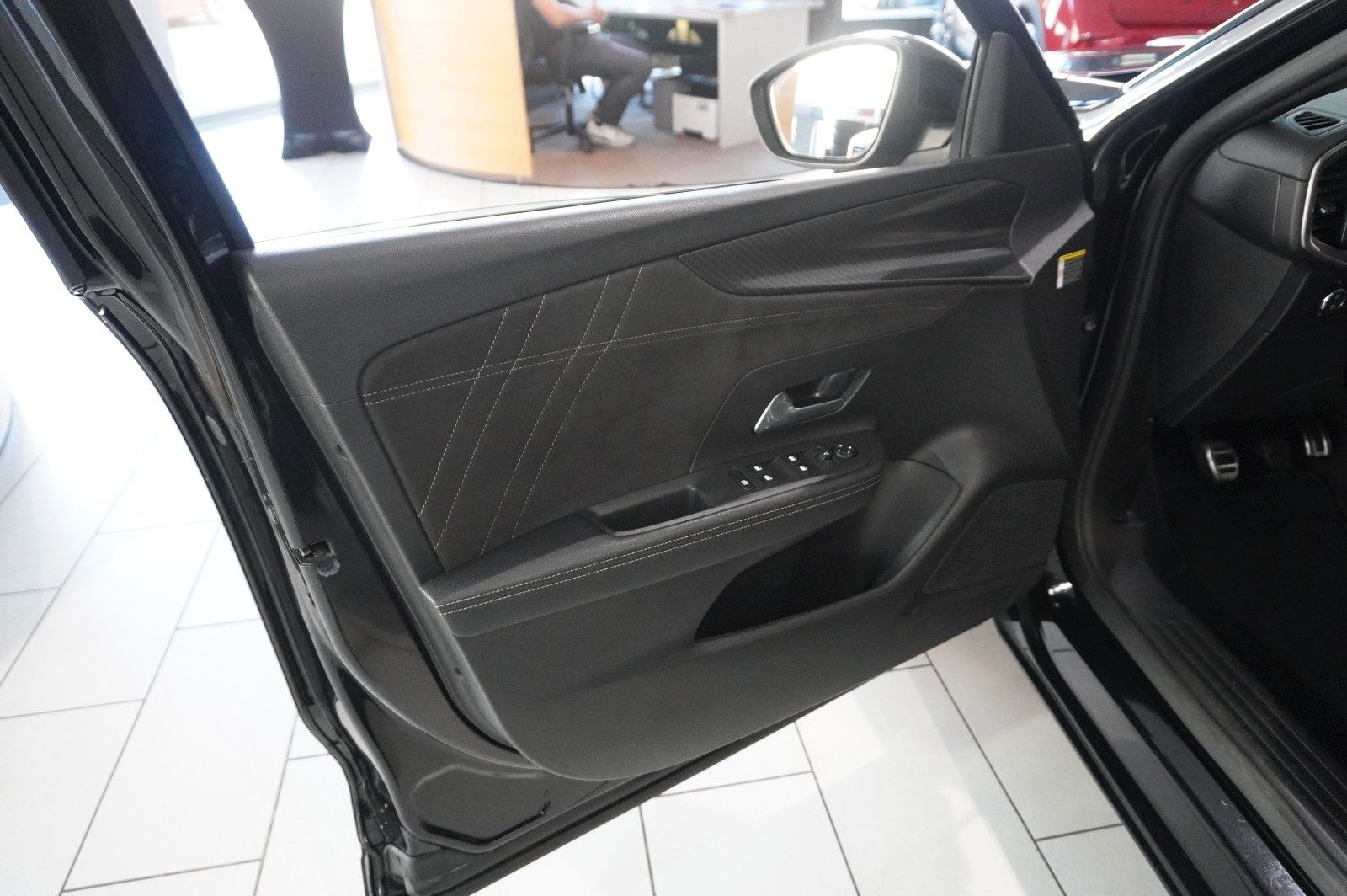 Fahrzeugabbildung Opel Mokka 1.2 Ultimate AHK/NAVI/SHZ/KAMERA/ACC/18"AL