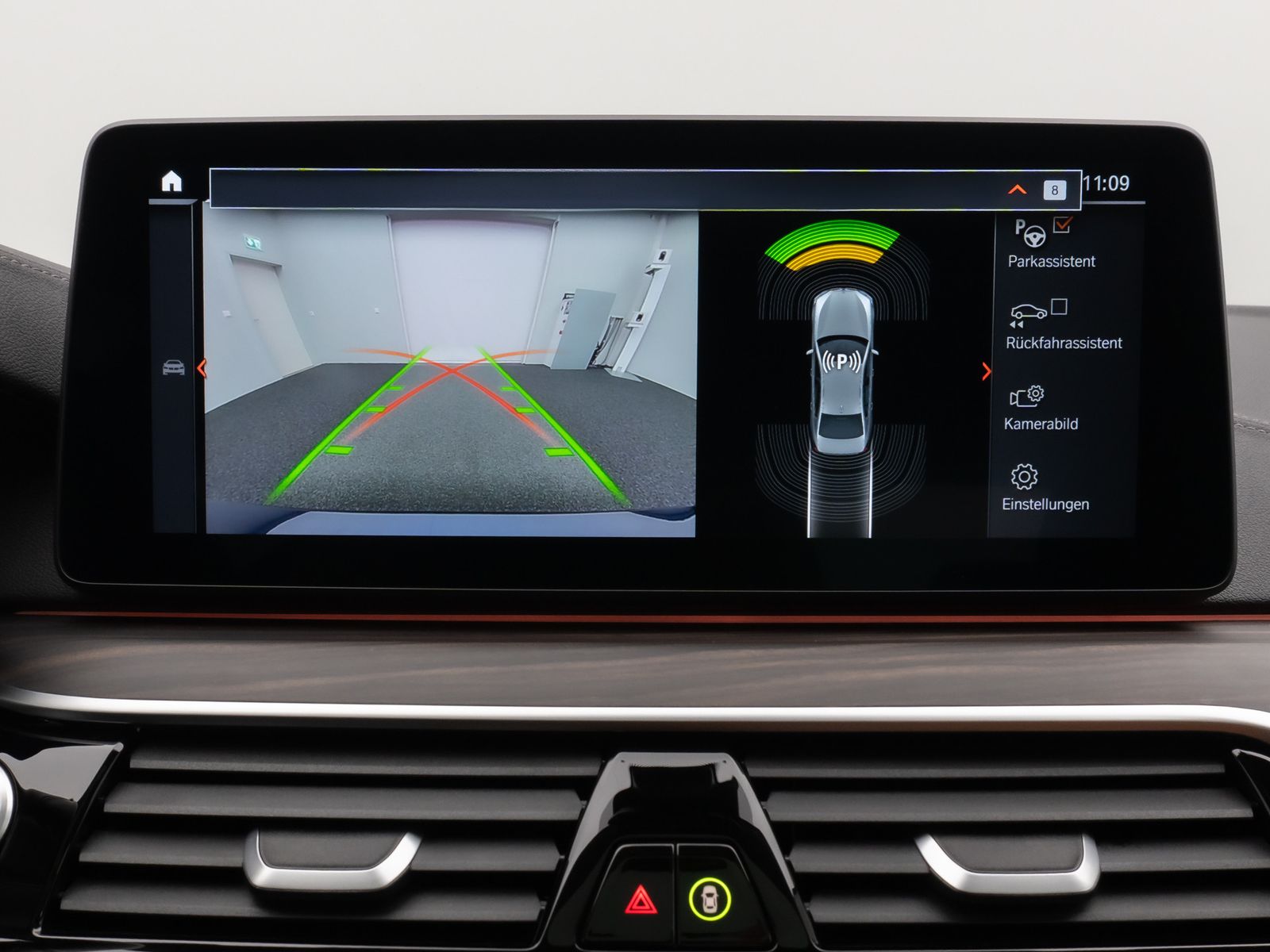 Fahrzeugabbildung BMW 520d xD LuxuryLine Glasdach Kamera Laser HUD H/K
