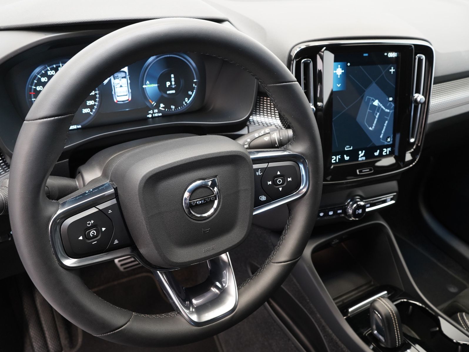 Fahrzeugabbildung Volvo XC40 T5 Recharge Plug-In R Design ACC/KAMERA/AHK