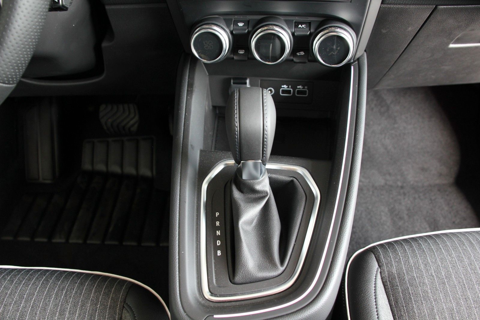 Fahrzeugabbildung Mitsubishi Colt 1.6 HEV Diamond/TOP