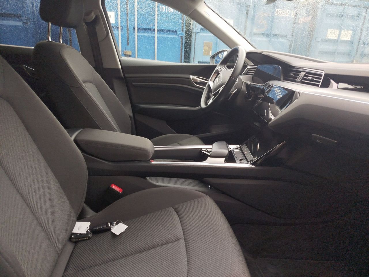 Fahrzeugabbildung Audi e-tron advanced 55 quattro 300 kW