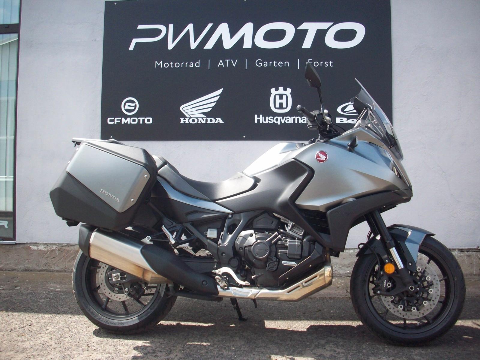 Honda NT1100 DCT mit Seitenkoffern