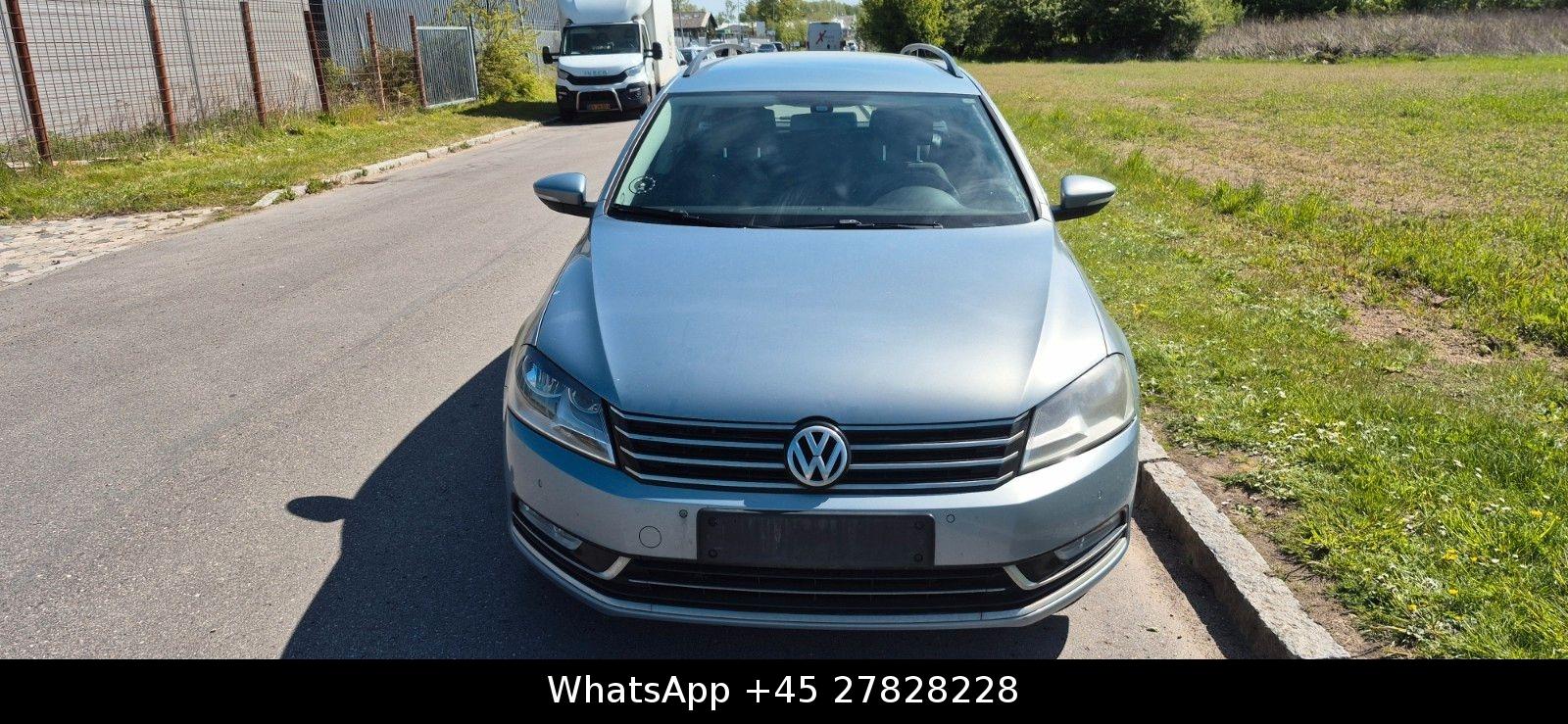 Volkswagen Passat 2011 — rear view