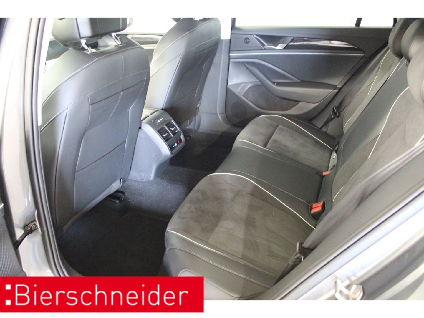 Volkswagen Passat Variant - Bild 10