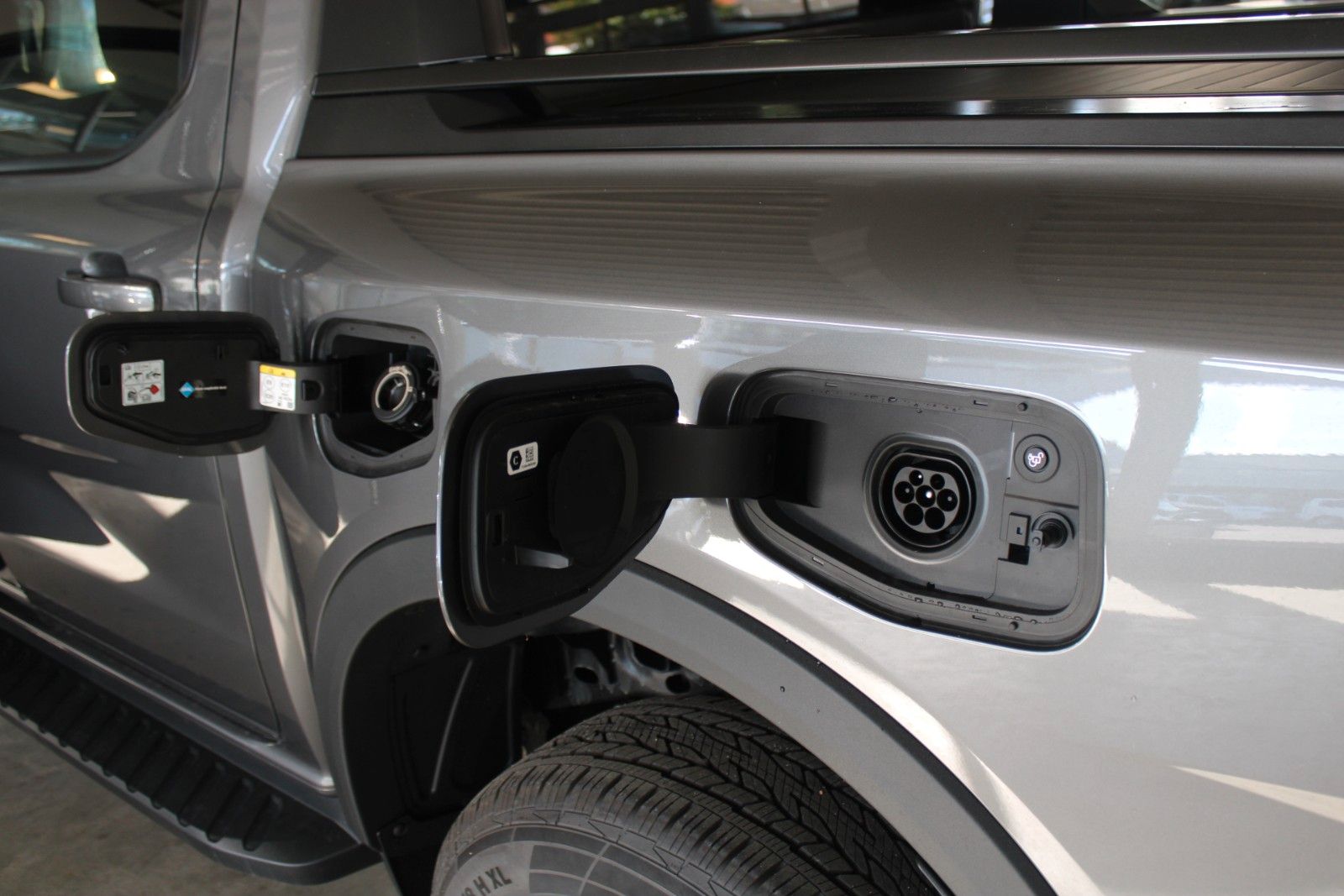 Fahrzeugabbildung Ford Ranger PHEV Wildtrak AHK ROLLO B&O ACC 360°