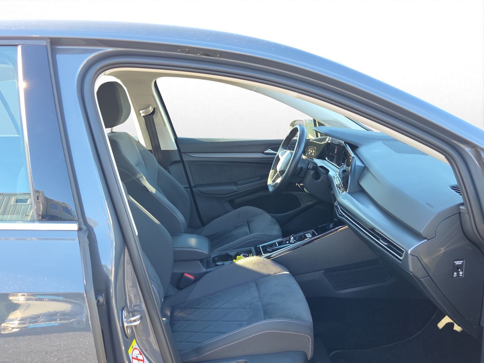 Volkswagen Golf VIII 1.5 eTSI Style DSG Pano Kamera LED S foto 5