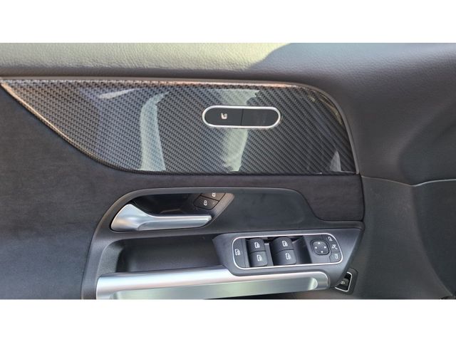 Mercedes-Benz GLB 220