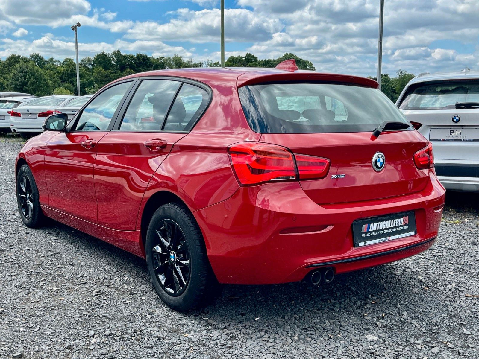 Fahrzeugabbildung BMW 120d xDrive SPORT LINE Sport-Aut Navi LED Kamera