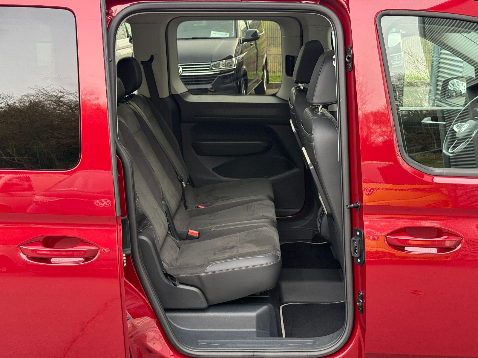 Fahrzeugabbildung Volkswagen Caddy Style TDI DSG ACC AHK Navi LED Pano Sthz