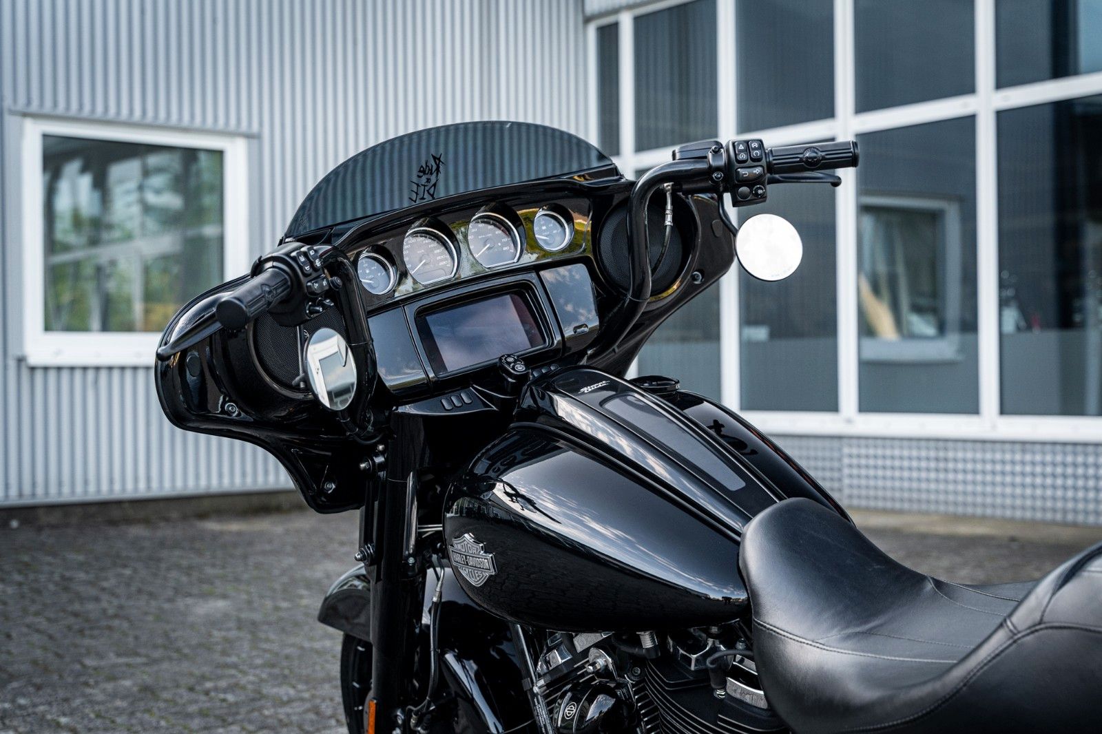 Fahrzeugabbildung Harley-Davidson STREET GLIDE SPECIAL 114 CUI - JEKILL & HYDE -