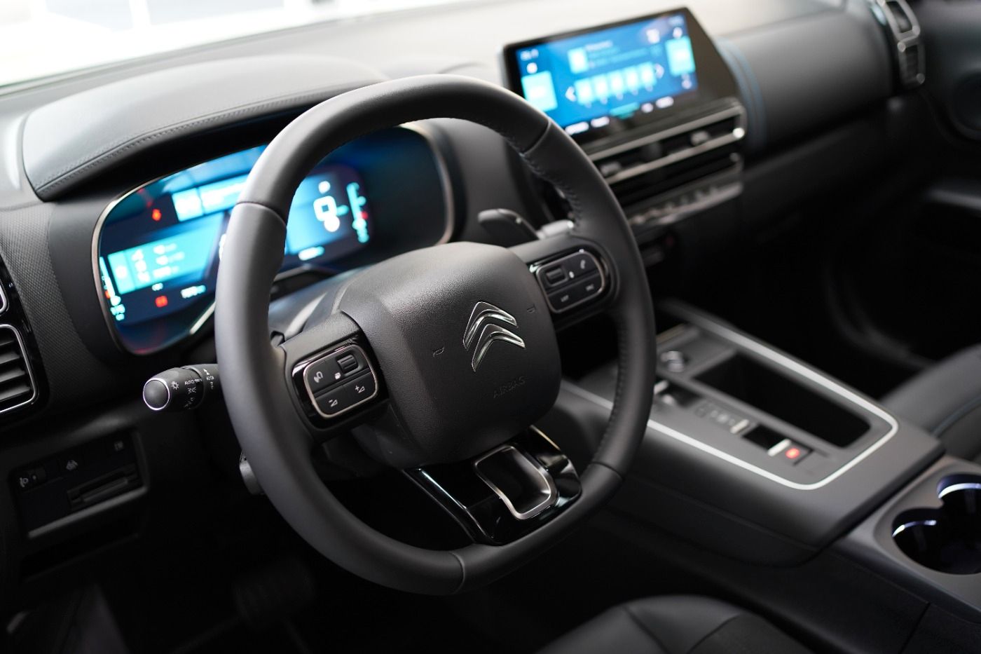 Fahrzeugabbildung Citroën C5 Aircross Plug In Hybrid 225 C-Series Navi DAB