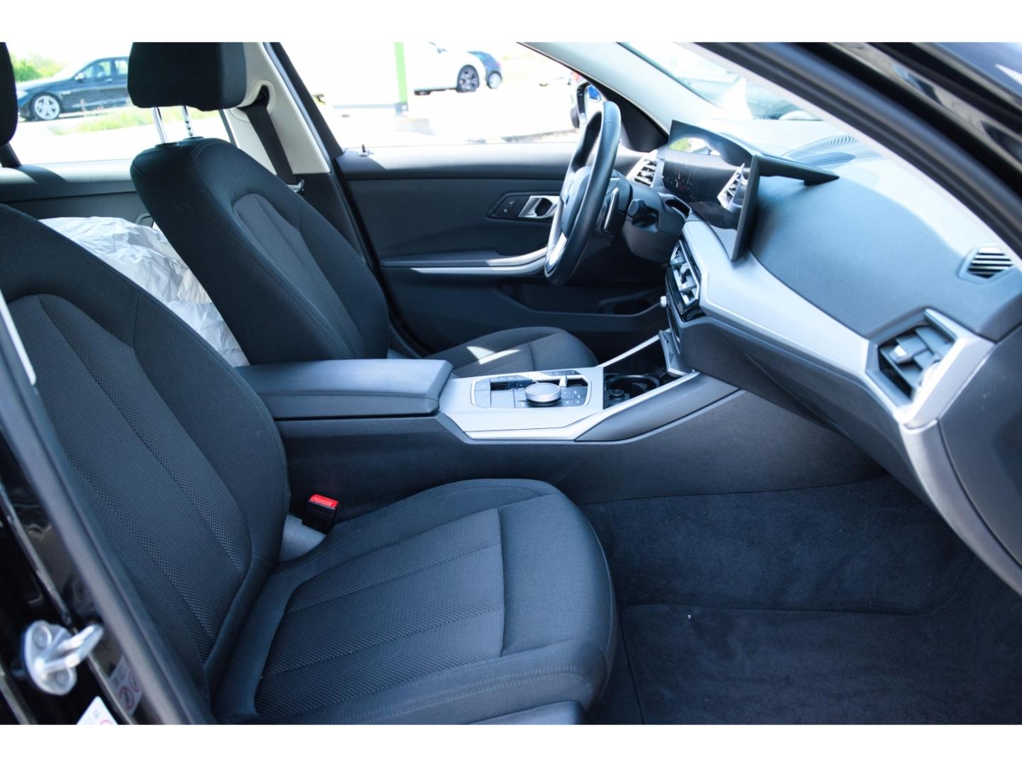 BMW 318 d Touring Navi LED SHz Apple CP BMW Live