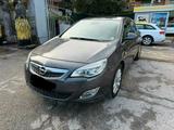 Opel Astra 1.7 CDTI 110CV 5 porte Cosmo - Opel Astra: 7 Cdti