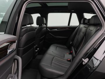 Fahrzeugabbildung BMW 530d xDr Tour Luxury Line ACC H/K Panorama DAB