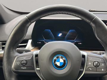 2022 BMW IX1 — миниатюра 11