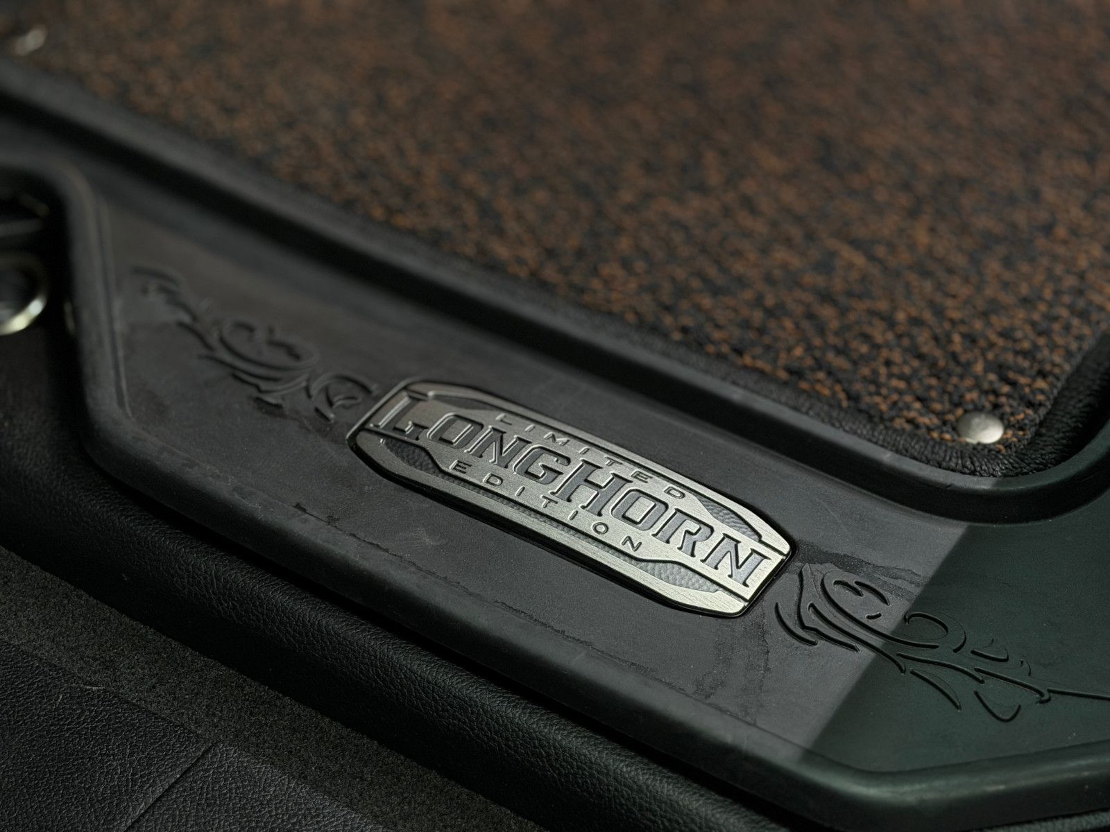 Fahrzeugabbildung Dodge RAM 1500 5.7 HEMI 4x4 Longhorn|AHK|NAVI|PANO