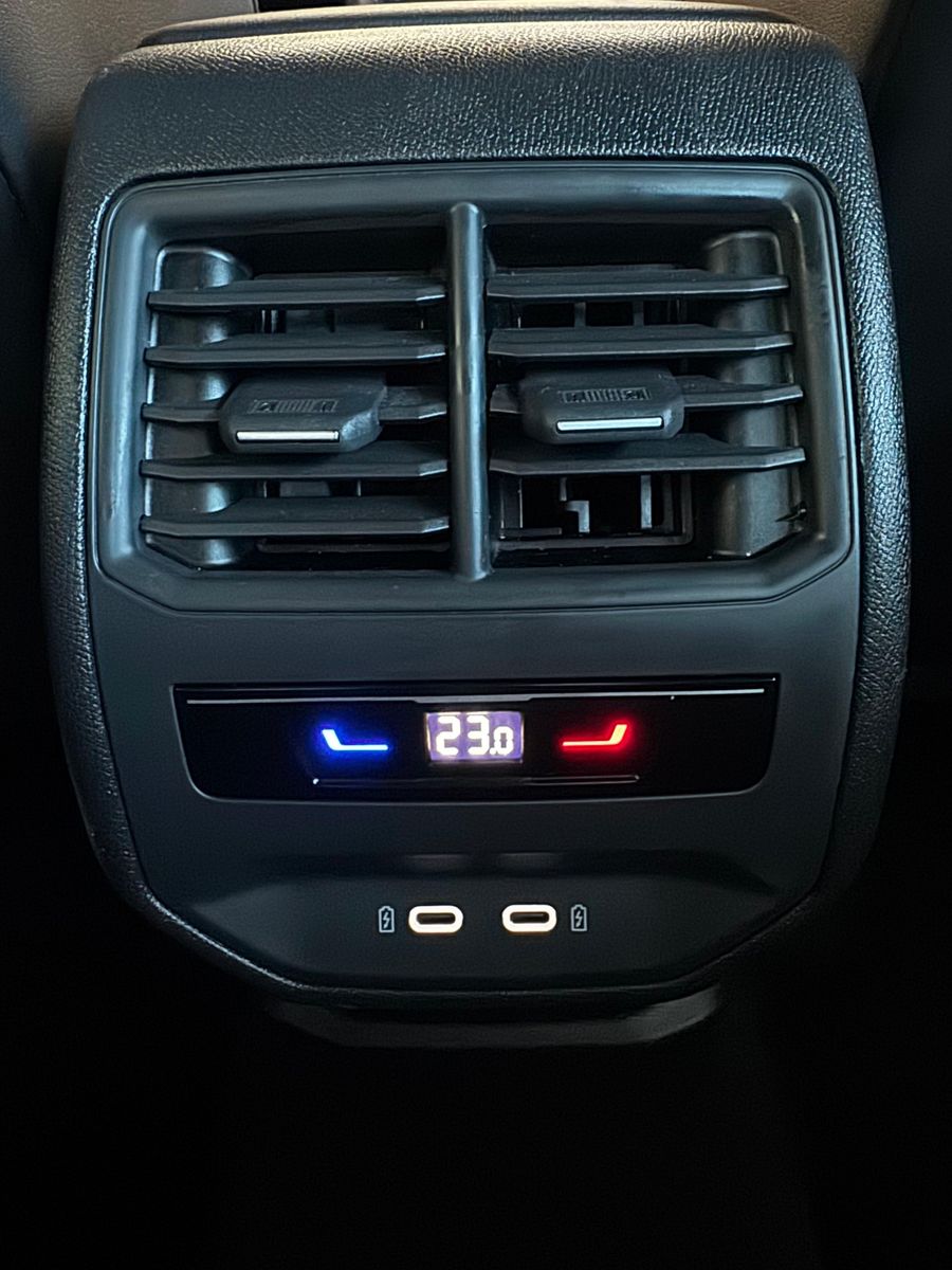 Fahrzeugabbildung CUPRA Leon 1.5eTSI DSG Matrix Cam Vision+ el. Heck AHK