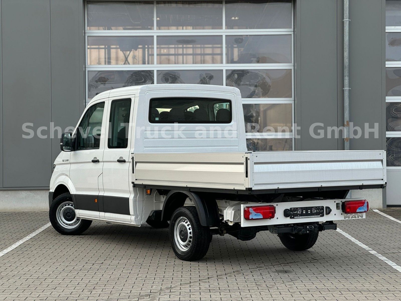 Fahrzeugabbildung MAN TGE 3.160 DoKa Pritsche *Kurz* 3,5 AHK Automatik