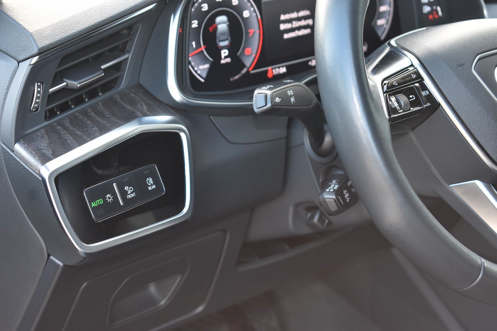 Fahrzeugabbildung Audi A6 55 TFSI quattro sport HUD Pano Standh. Nachts