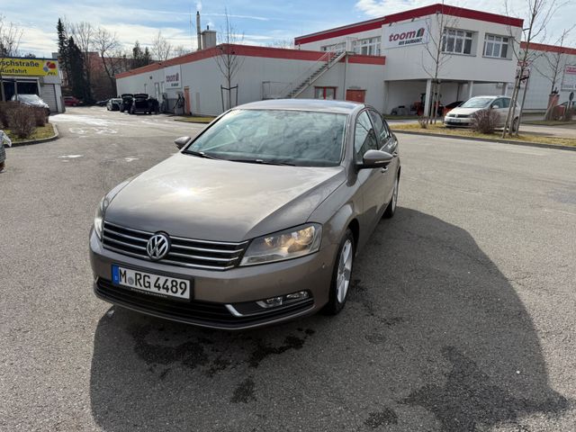 Volkswagen Passat Lim. BlueMotion 2.0 TDI -- Automatik --