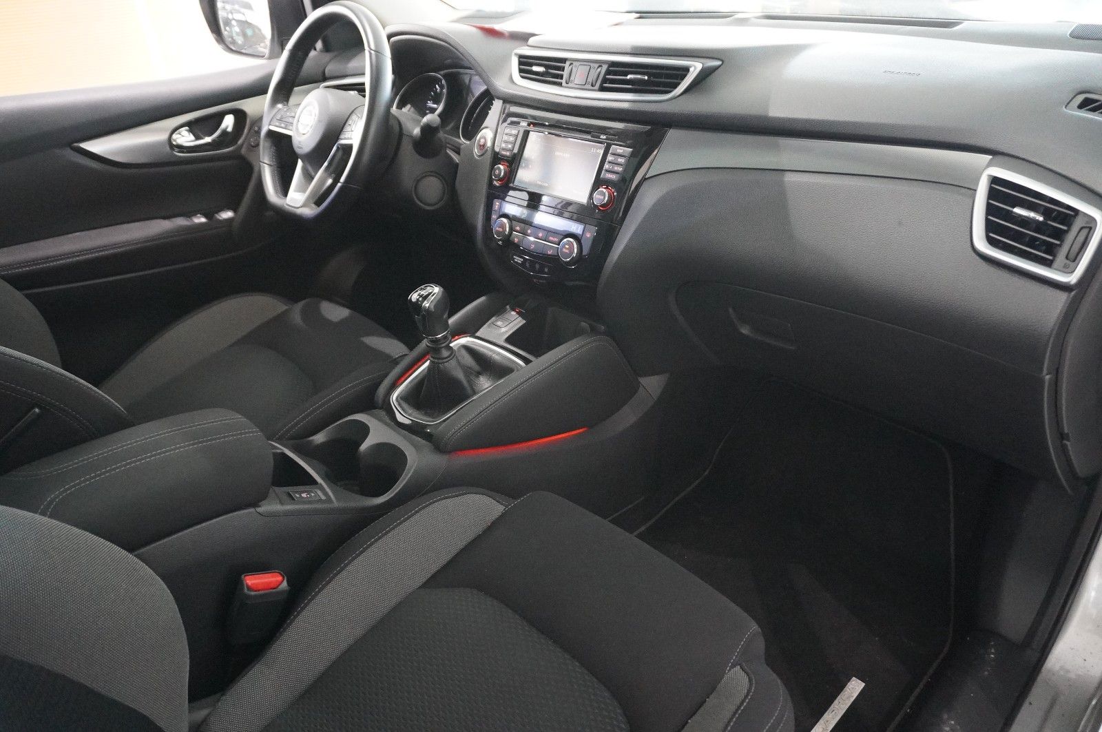 Fahrzeugabbildung Nissan Qashqai 1.5 DCI N-CONNECTA NAVI/LED/360°/PANO.