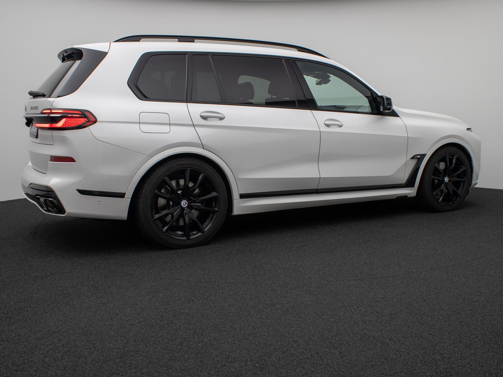 Fahrzeugabbildung BMW X7 M60i xD B&W Panorama HUD 360° Individual 22"