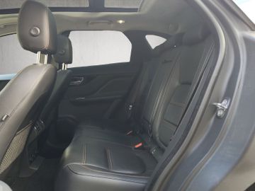 Jaguar F-Pace - 11