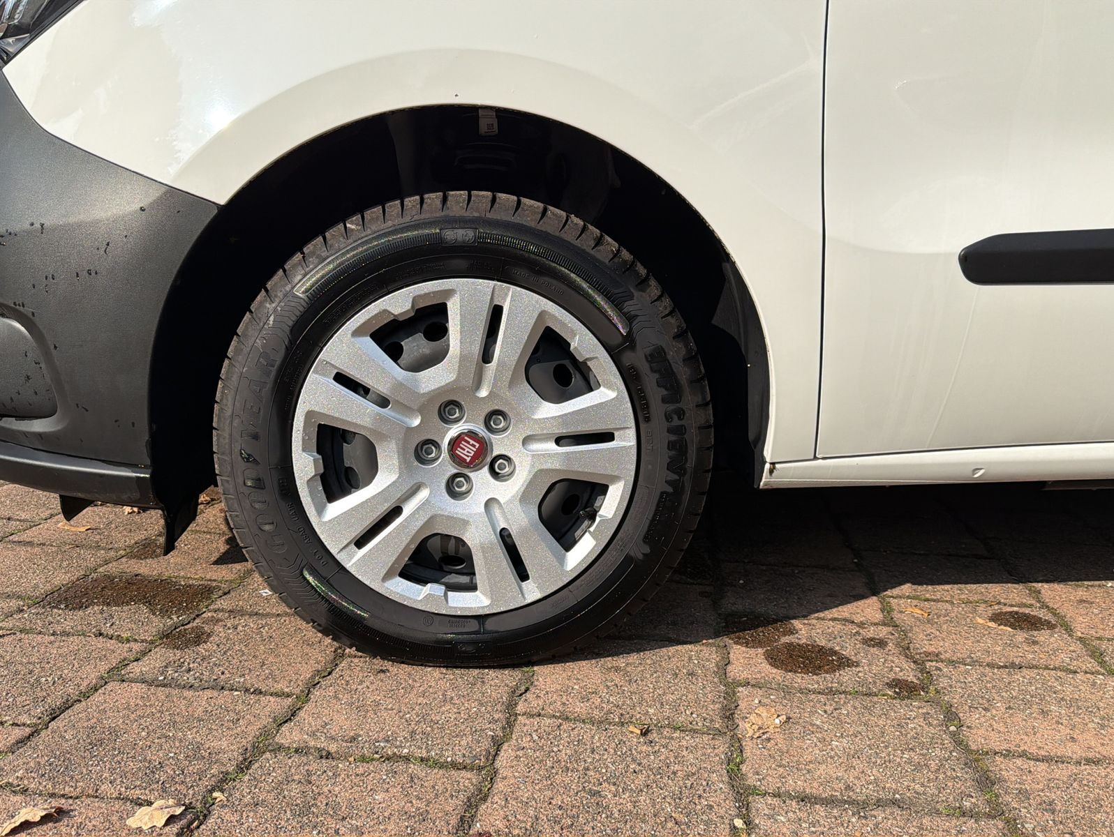 Fahrzeugabbildung Fiat Doblo 1.6 SX 3 Sitze NAVI KAMERA GARANTIE 12/202