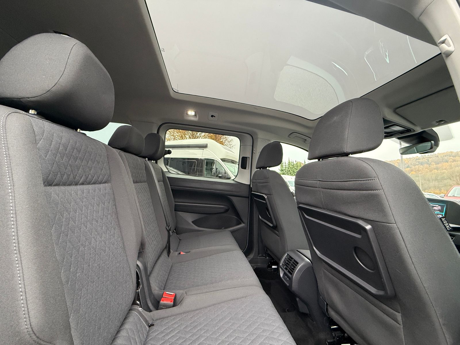 Fahrzeugabbildung Volkswagen Caddy Edition Maxi 7-Sitzer ACC AHK LED Pano Kam