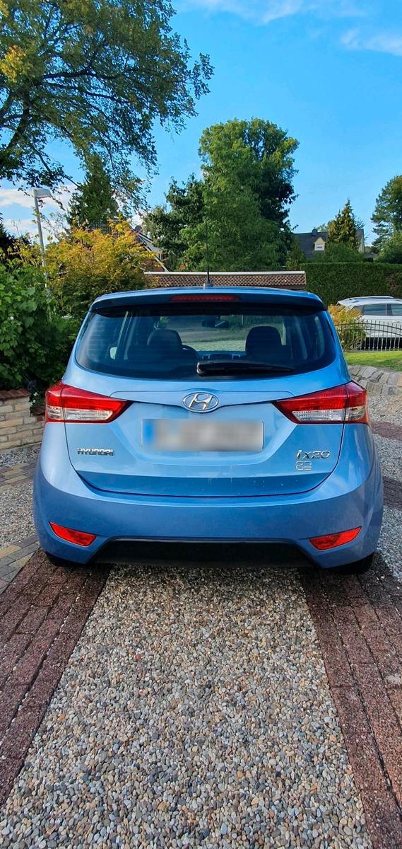 Hyundai ix20 2011 — rear view