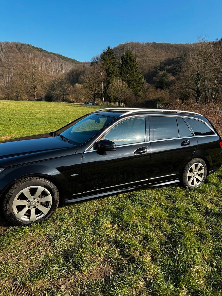 Mercedes-Benz C200 2011 — двигун 184 HP (135kW)