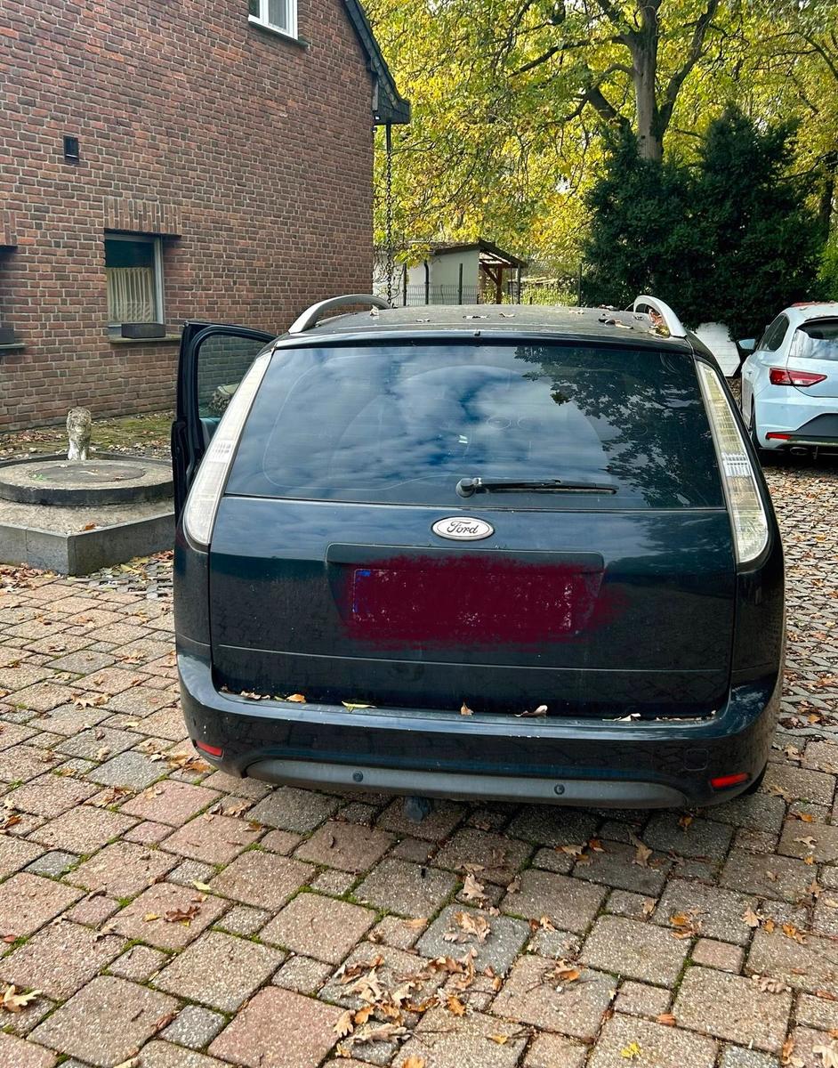 Ford Focus 2008 — rear view