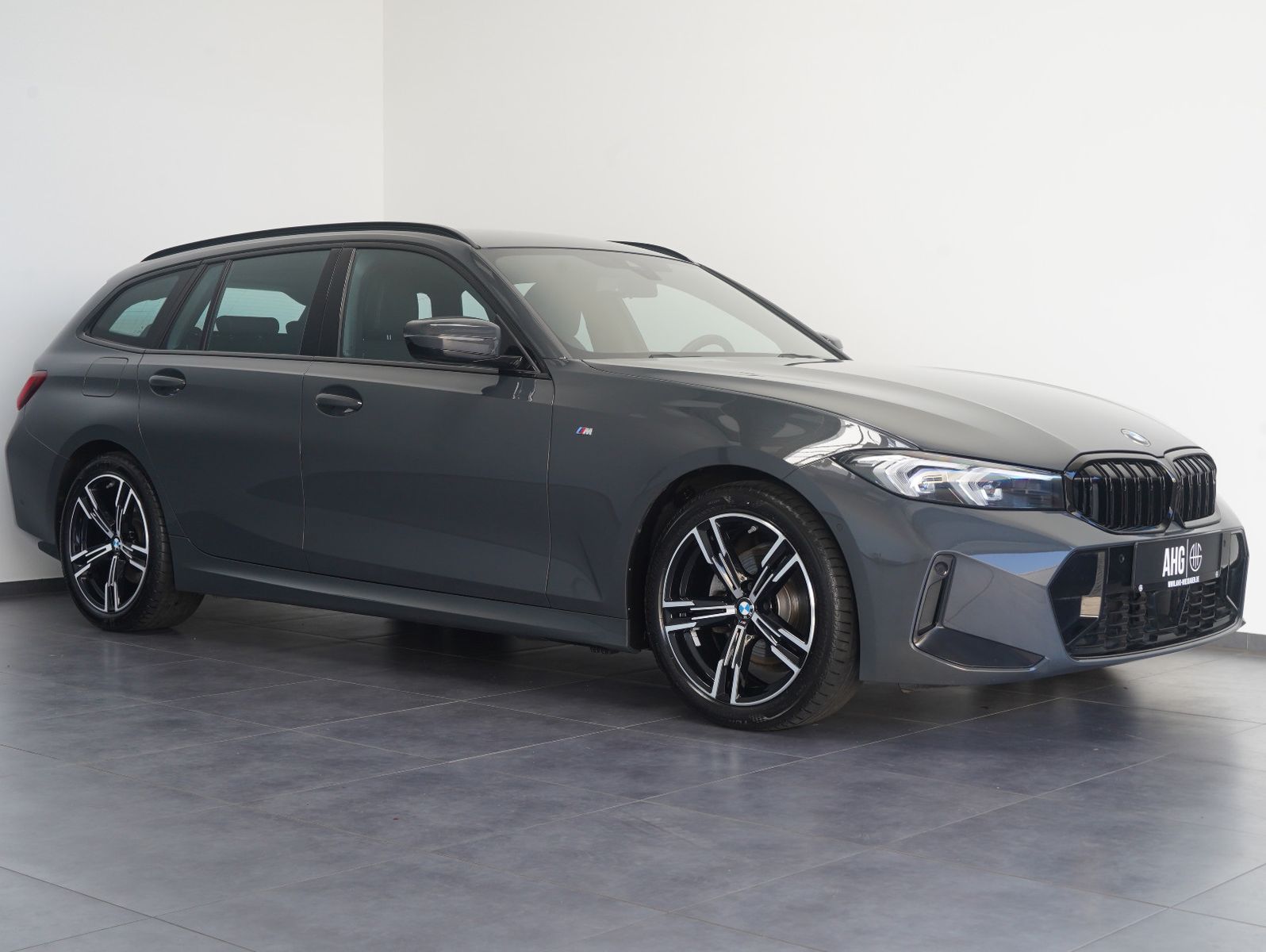 Fahrzeugabbildung BMW 320 d xDrive Touring M Sport LED/DAB/CARPLAY/ACC