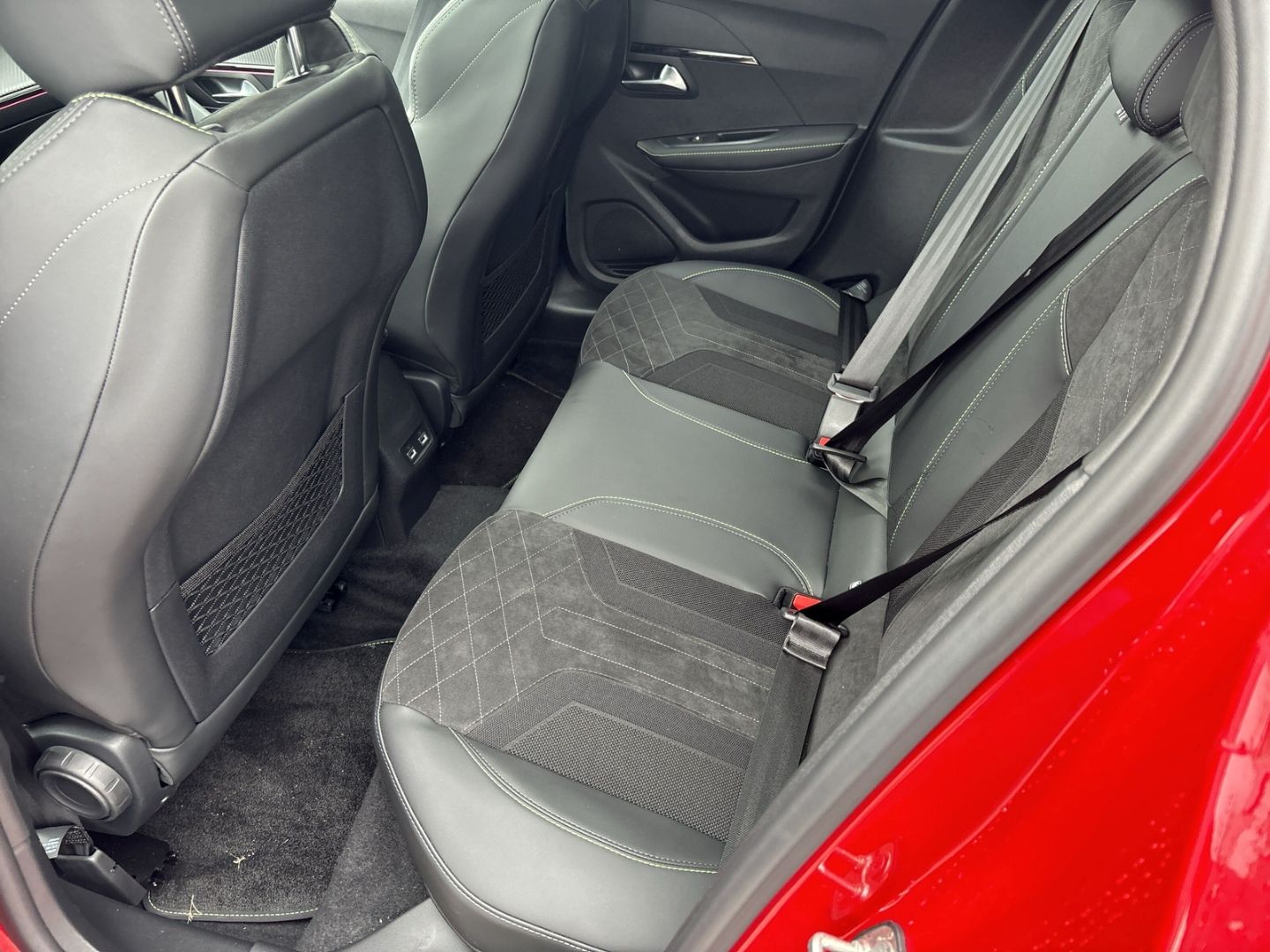 Fahrzeugabbildung Peugeot 208 e- GT Pack Navigation LED ACC Rückfahrkamera