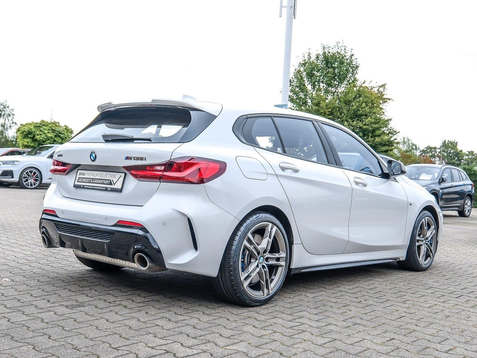 BMW M135i xDrive Live Cockpit Professional+SHZ+PDC+T