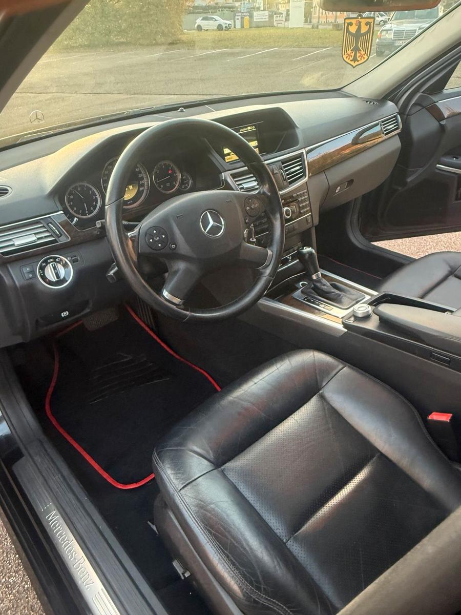 Mercedes-Benz E200 2011 — photo 9