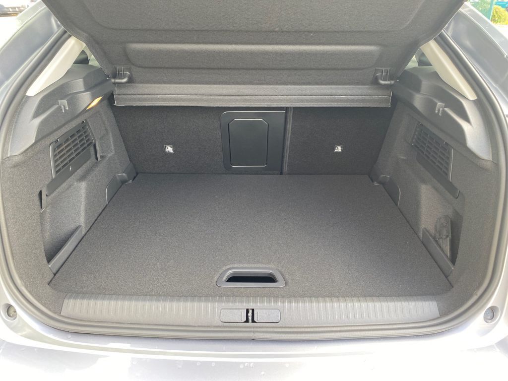Fahrzeugabbildung Citroën C4 PureTech 130 Stop&Start EAT8 MAX *Kälte-Paket