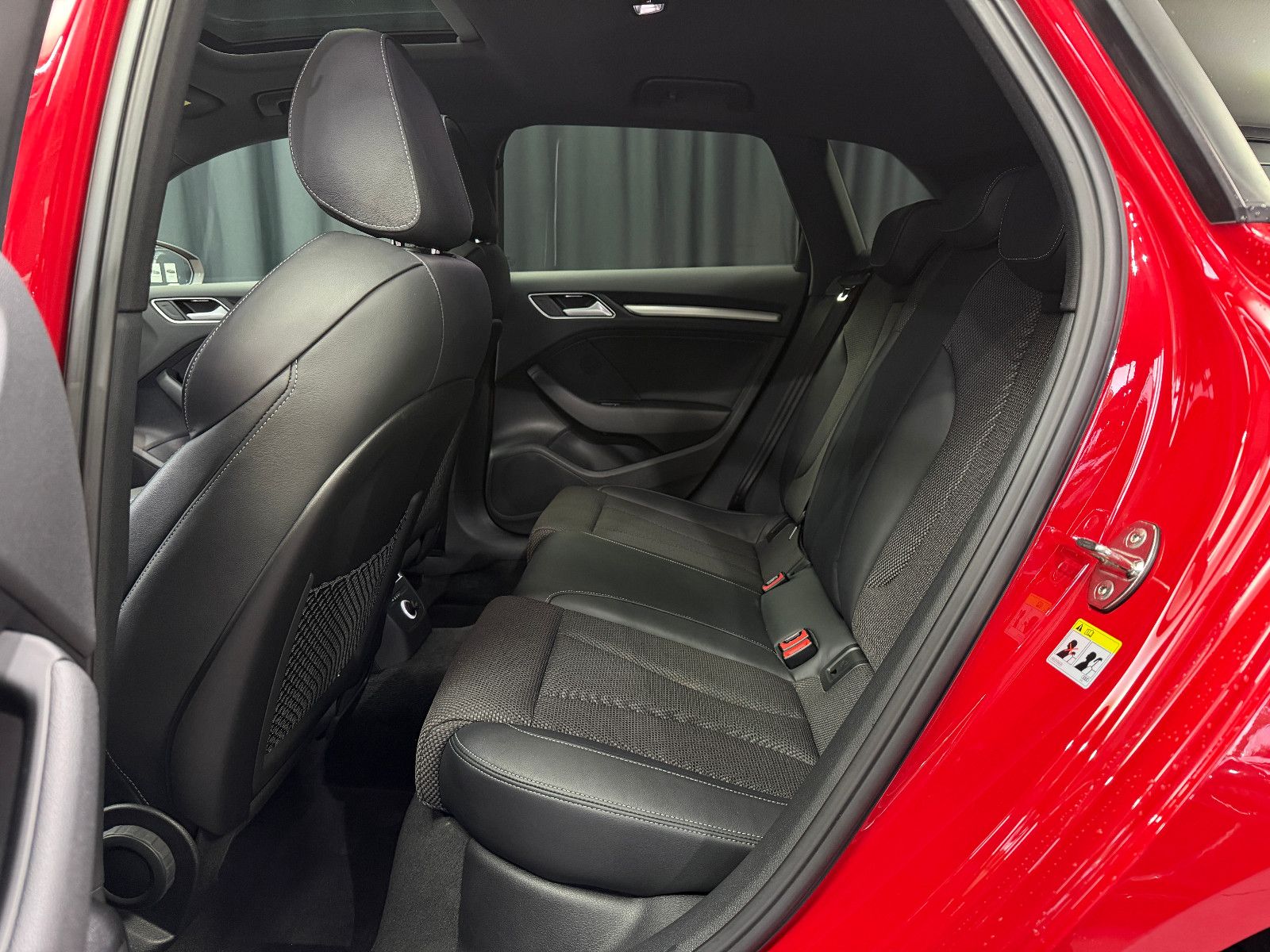 Fahrzeugabbildung Audi A3 Sportback e-tron s-line |AHK|PANO|NAVI