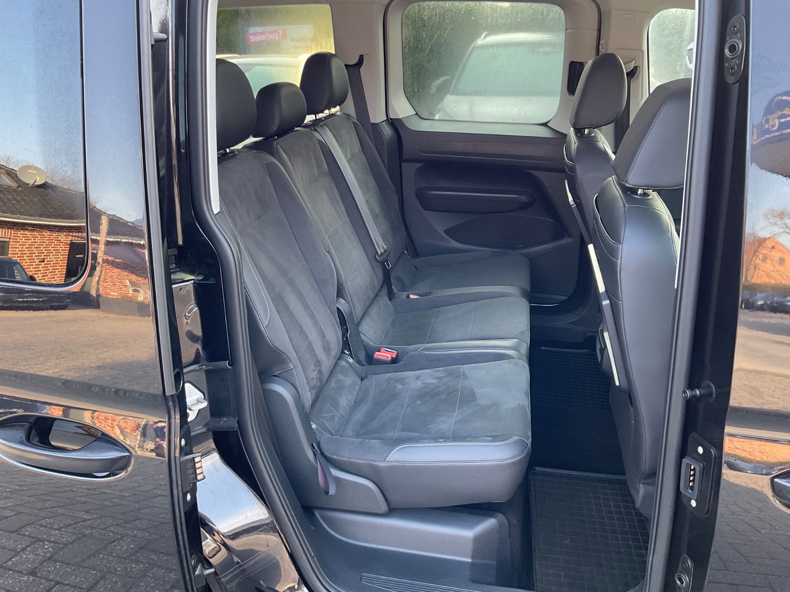 Fahrzeugabbildung Volkswagen Caddy 2,0TDI DSG Style,7Sitze,LED,Panorama,ACC