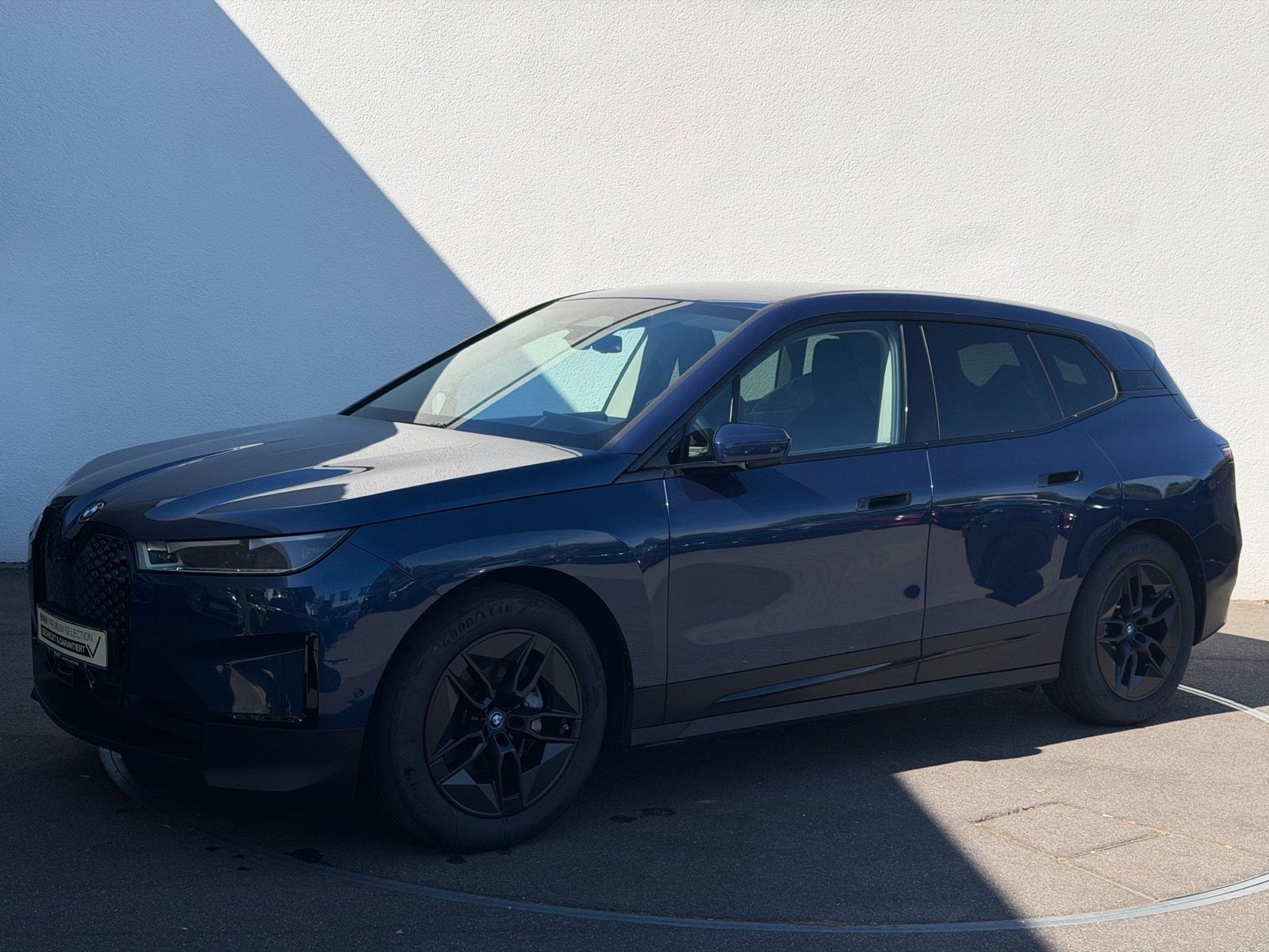 BMW iX xDrive40 AHK !!! + LASER + KAMERA + NAV PROF foto 2
